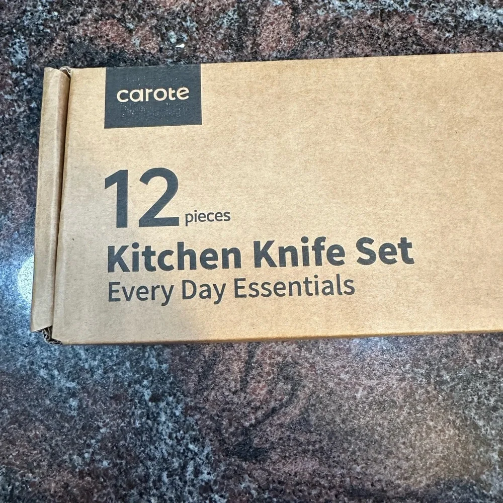 NIB Carote 12 piece knife set- patterned